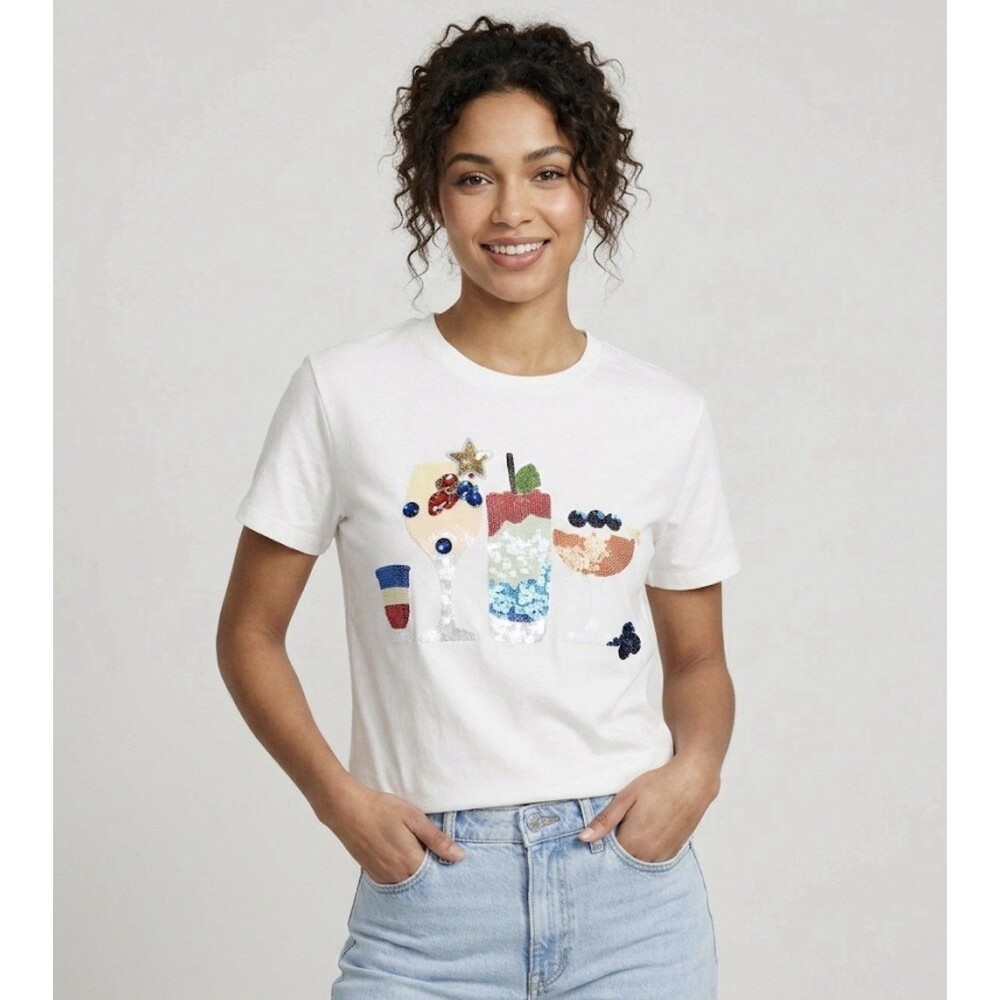 QUEEN OF SPARKLES Rum, Wine, and Blueberry Cocktail  Short Sleeve Tee Medium